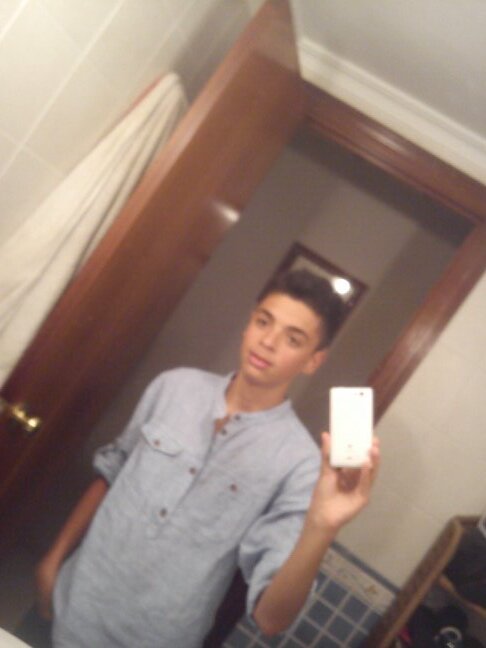 De 14 años de Algeciras, soy cabezota pero muy buena persona, carnavalero y cofrade hasta la muerte.