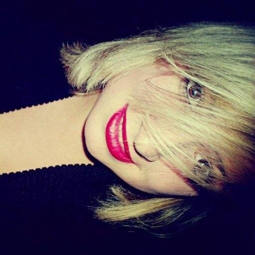 ★: Viver um diα de cαdα vez
             Sentir sαudαde e não ter medo 
de chorαr [...]'³  ∿∿ ಌ ∿∿