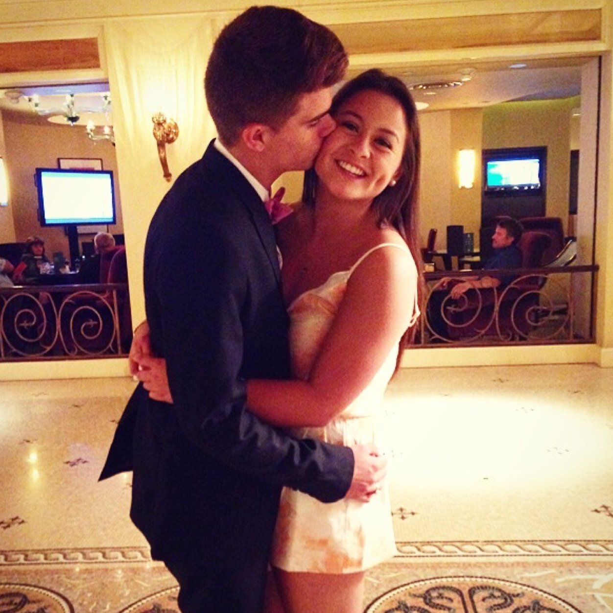 annikaakwok's profile picture. || good eyebrows are the key to success ||