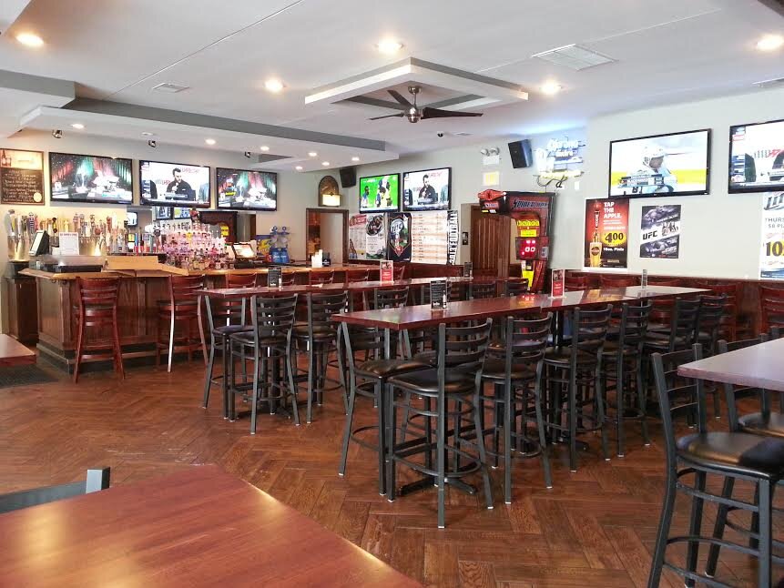 #tcnation  Sports bar in Oak Lawn IL with 32 tvs,over 100 bottled beers, ciders & teas, 28 draft beer options & a full kitchen.  Daily food & drinks specials.