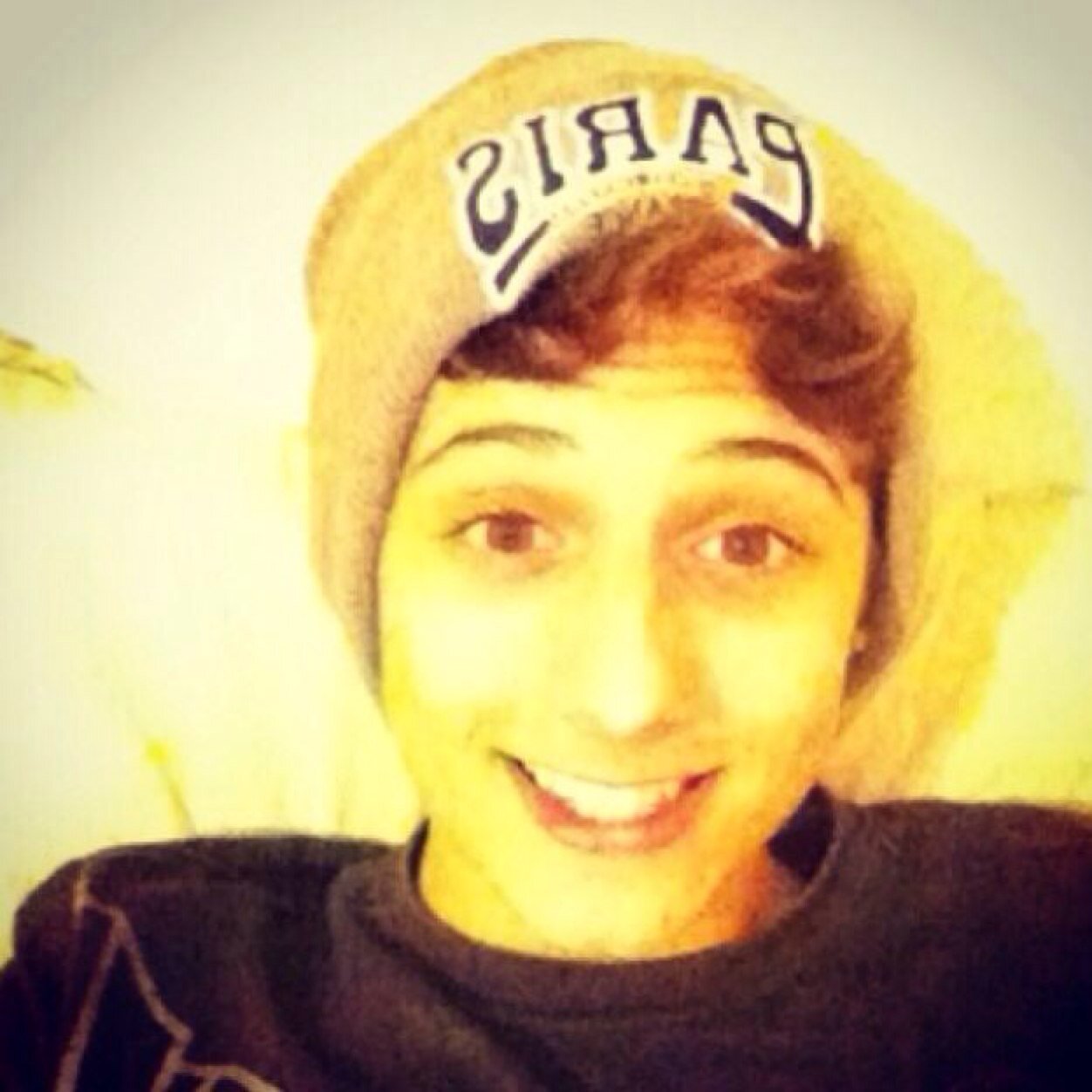 Me apaixonei desde a primeira vez que te vi! Seu sorriso faz meu dia ficar melhor, ainda casaremos. Te amo G.S ❤️