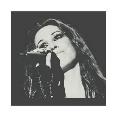 Cuenta de apoyo a Malú.                                            Dos maluleras dispuestas a darlo todo por ella.