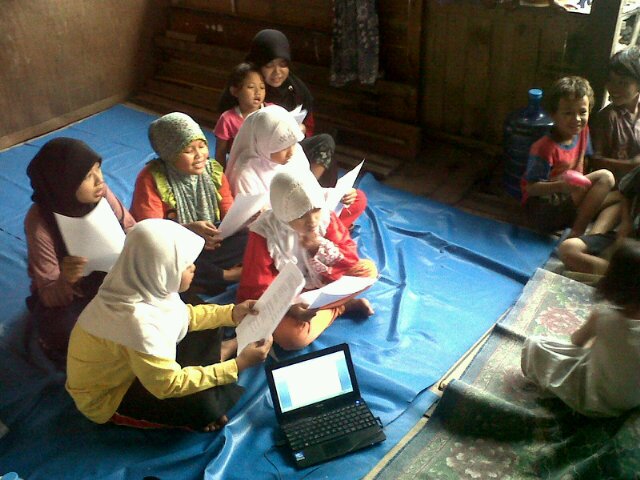 kelaskelapadua's profile picture. Kelas informal untuk anak2 pemulung & jalanan, tiap Minggu jam 9-12. Yuk gabung, tumbuhkan harapan baru bagi masa depan mereka.. CP:087875316310