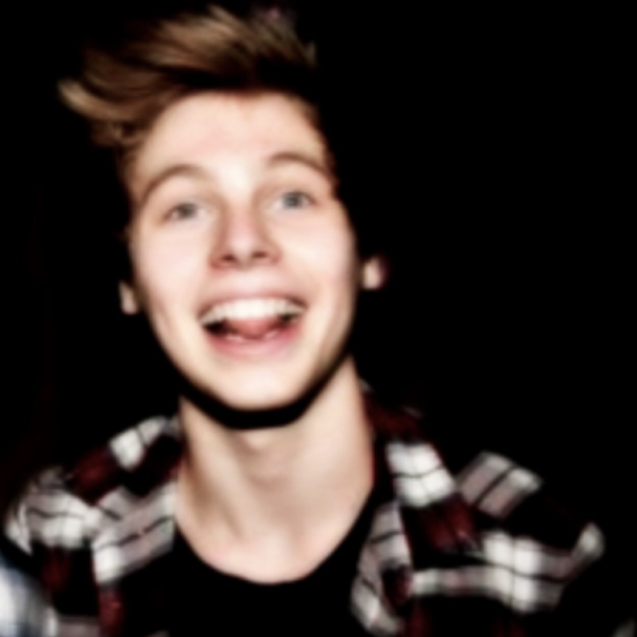 I WILL DM YOU TO LUKE WITH PROOF IF YOU CLICK THE LINK AND VOTE WITH PROOF :))