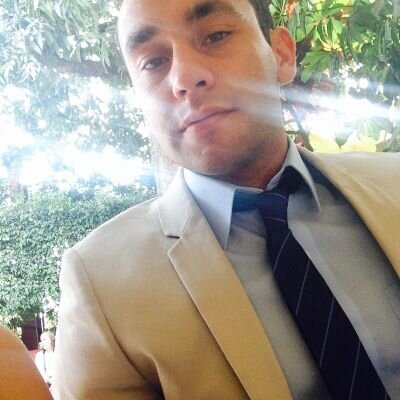 no veas nunca a nadie por encima del hombro a menos q lo estés ayudando a levantarse
