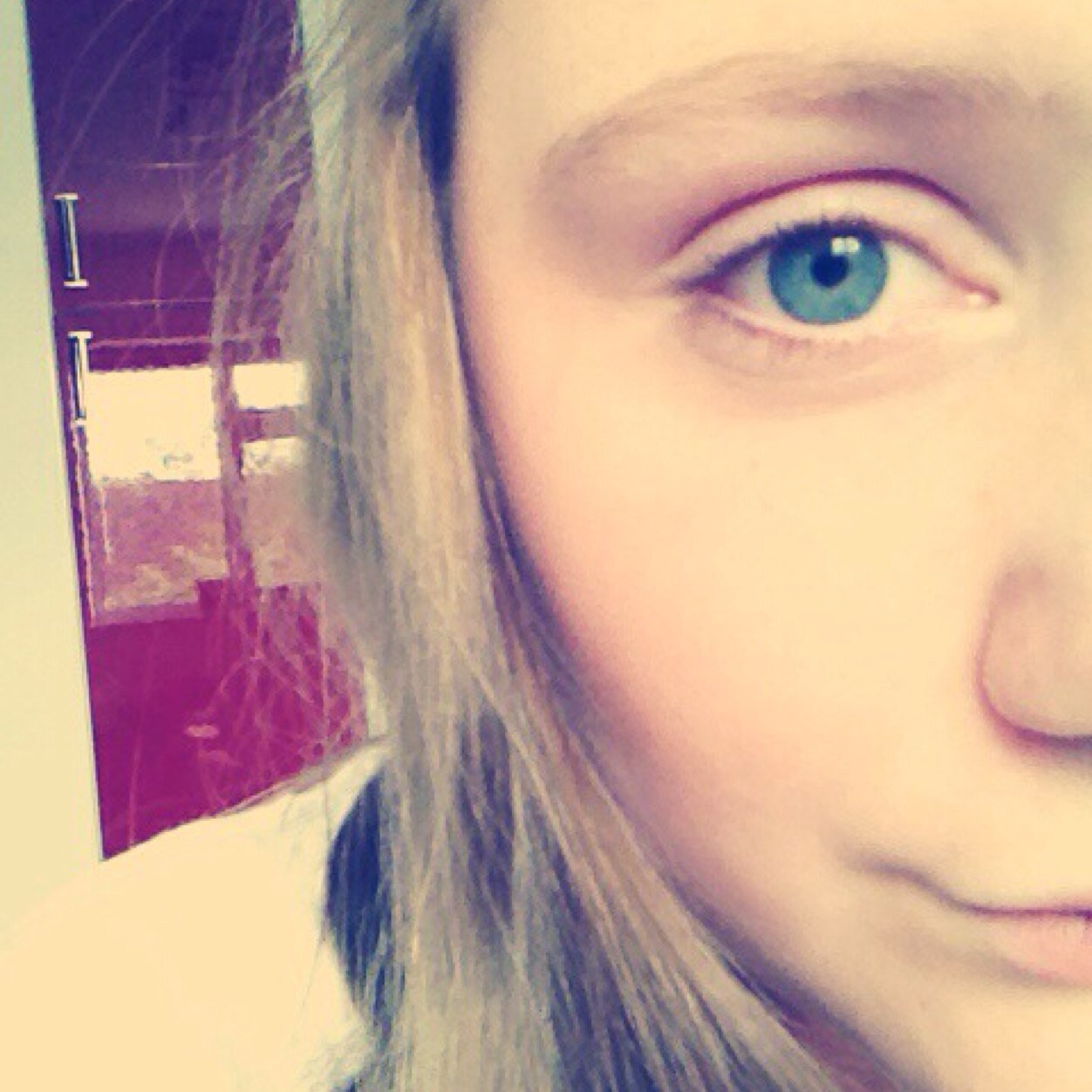 12loxton's profile picture. U follow me I'll follow U back :):):)