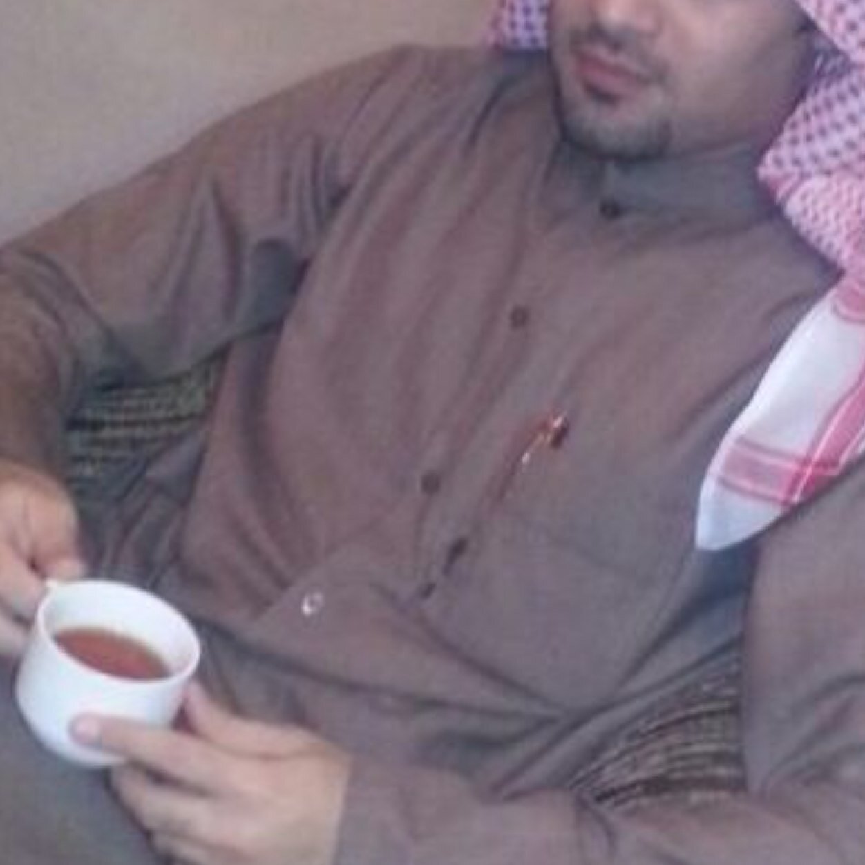 إحترم .. تحترم ترتقي .. نرتقي النقد البناء لايعني التقليل من قيمتك ولكنه لتعديل سلوك وخطأ معين !!