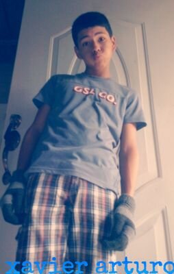 Soy un chico divertido me gusta hacer amistades no soy agrandao sigueme y te sigo :3