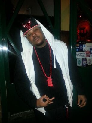 Yrt da great from N.Y. FarRock/Jamaica Queens up n coming artist for ft. yungratedtazzmusic@gmail.com  http://t.co/Vkv5D0SEAt