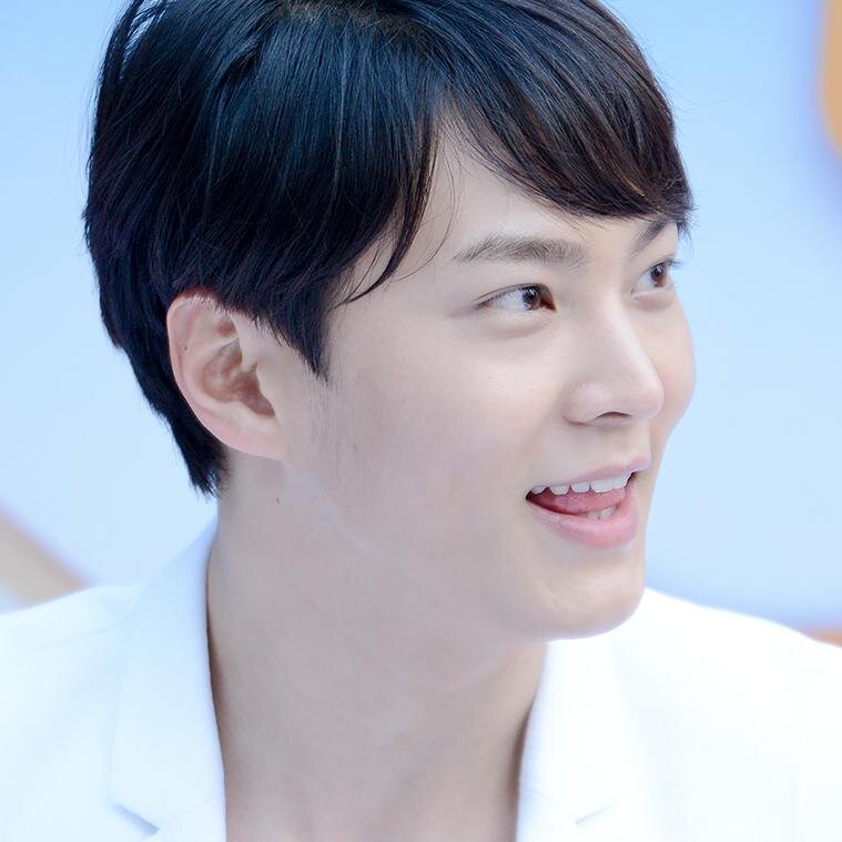 moonjunwon_com's profile picture. - REST -