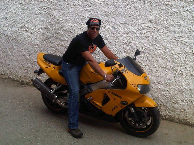 GuRyPeLuO's profile picture. Rodar para vivir vivir para rodar