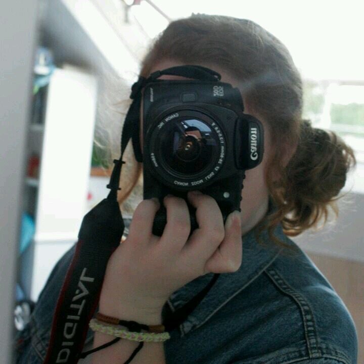 official YouTuber fan girl.