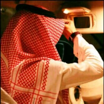 : - قَلبُ استحكمہ الصبر بَات طول الدهر مبتسمُ