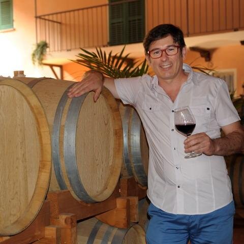 Enologo-Winemaker at Bersano1907
               I love and drink barbera - Italy