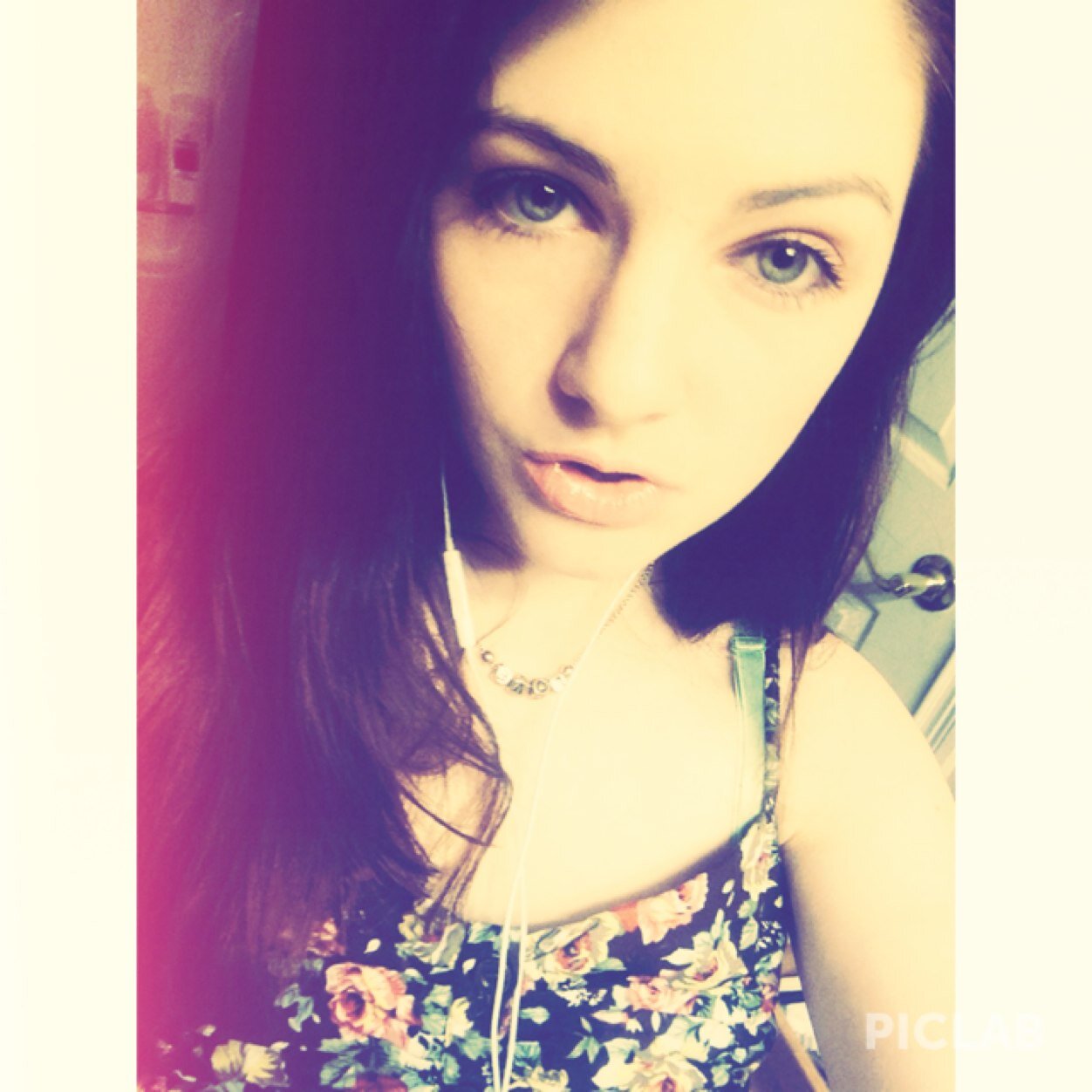 wonder_lust1's profile picture. Sometimes you have to fall before you fly☀️☀️