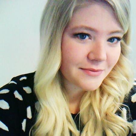 An avid writer, music lover, blogger and fashion enthusiast who is obsessed with all things digital and tech.