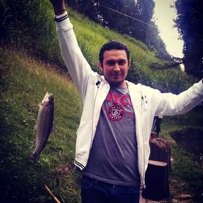 soy una persona relajada, amistosa, brindo lo q me brindan, odioa la hipocrecia, y ps me gusta salir de rumba,y molestar... vivir la vida al maximo