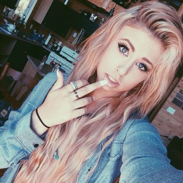 || Anne || 17 || One Direction