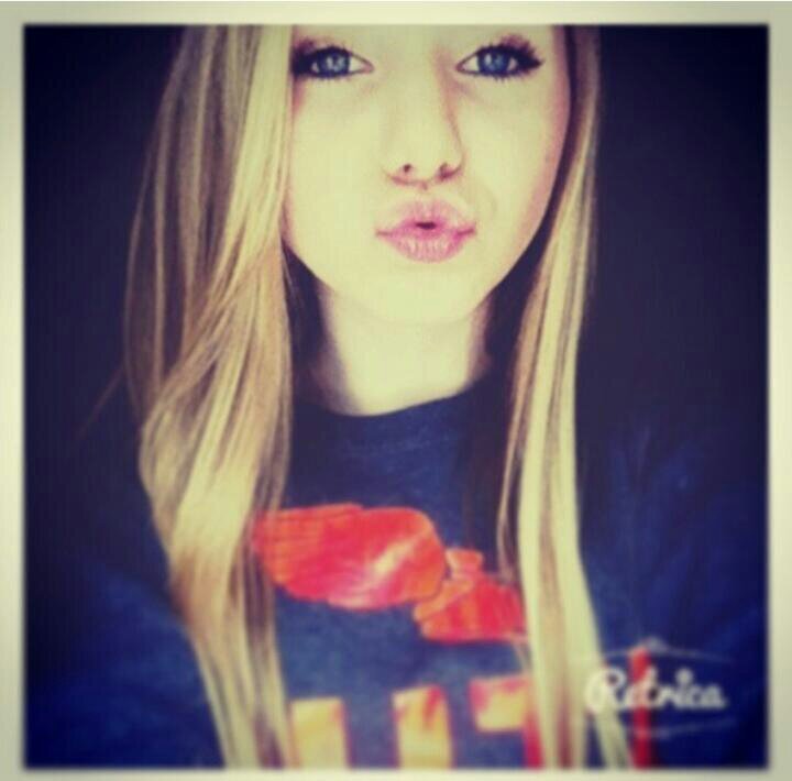 Love Me, Hate Me(: **Bisexual** #BoysOrGirlsDMme