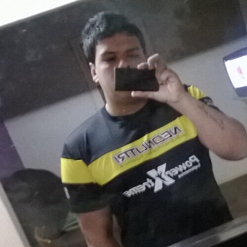 Namorando,Realista, Sincero, Colorado de coração, Convencido? Não. Só sou ciente do meu talento que pode te encantar...Da @1bjodaCarol *-*
