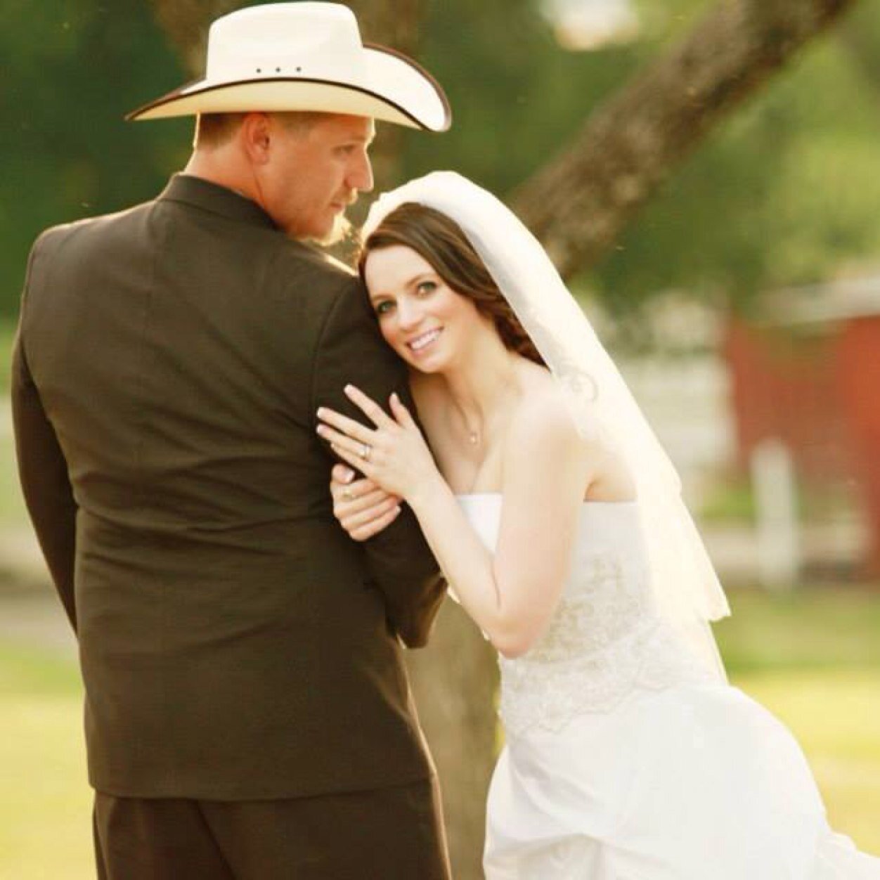 Married to the love of my life :) I love my husband, God, elephants, chocolate, lookin @ stars, huntin/finshin, & white wine spritzers! Texas girl born & raised