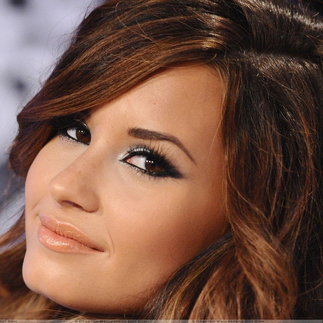 lovatic,dovelie and disney fan and a huge animal lover