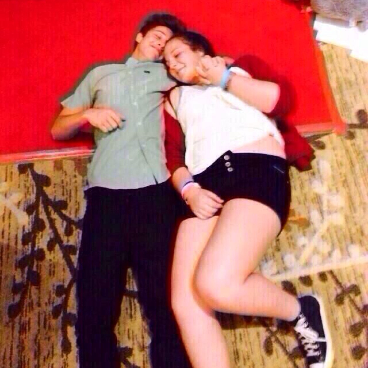 tweet/dm me m&g poses!