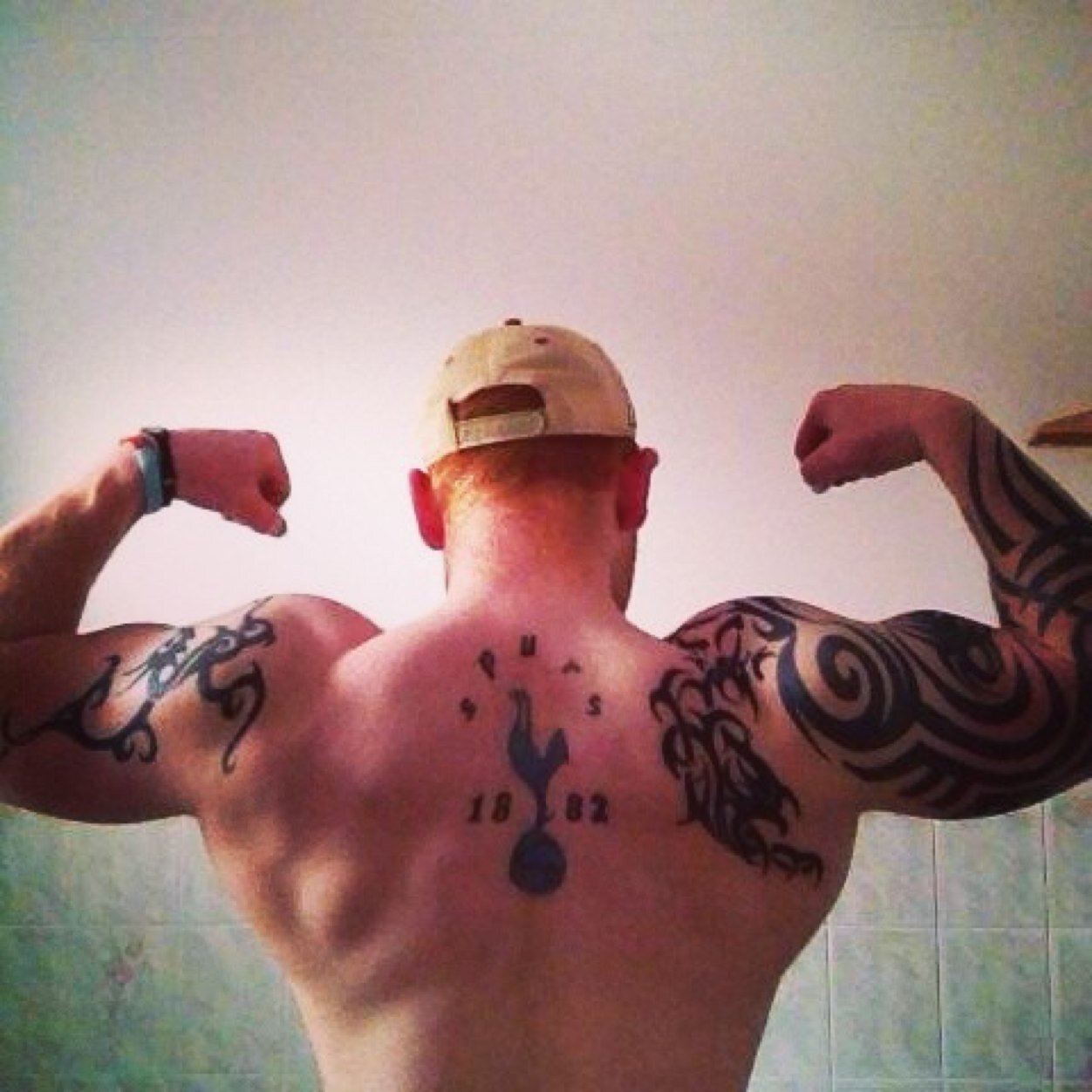 gym, footie & work and in that order of importance!!! & proud to be an essex boy!!!