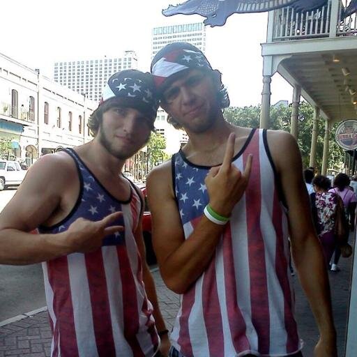 I_UseMyHands's profile picture. I'm Alec, and I'm a sign language major at Iowa State  I think I'm kinda cool, but you can totally see for yourself