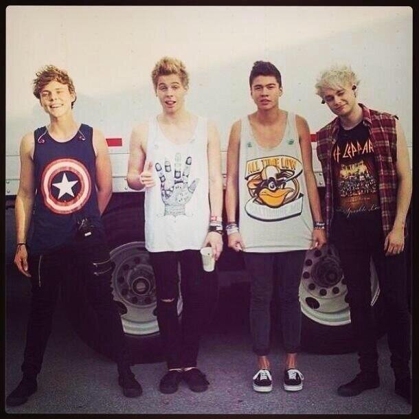hii, could you please follow @mgcliffordfml it would mean alot :) if you already do ily