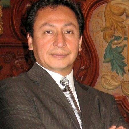 Constructor de acuerdos, promotor de creación de valor ambiental, social y económico. #designthinker #businessmodeler.
Padre e hijo bendecido. Esposo afortunado