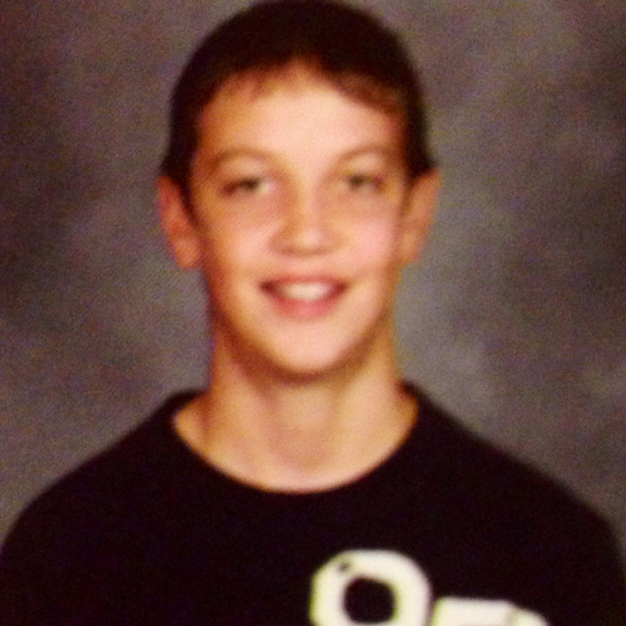 I ball, I sleep, I eat. 6' 7 White Boy. Find me in a gym near you.♋️