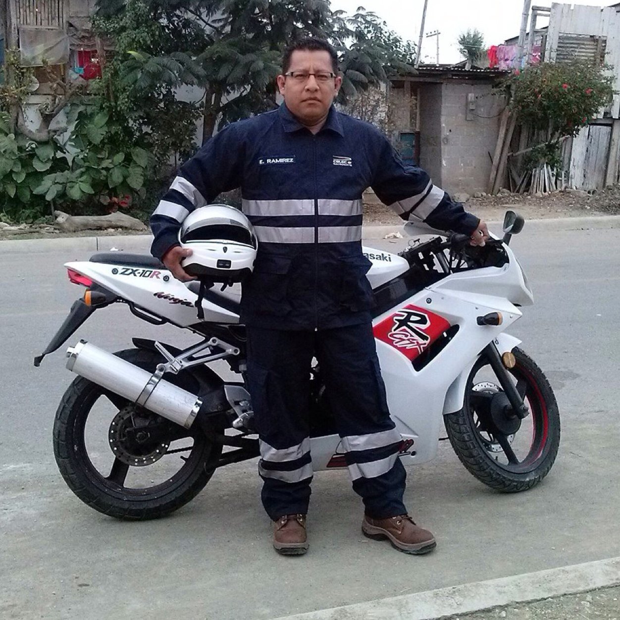 Soy una persona alegre,trabajadora y me gusta tener artas amistades
