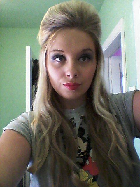 Lovin life! Be who you were born 2 be! I adore MY FAMILY, FRIENDS, FELLOW FANDOM GEEKS, TRAVEL, READING! i love america x