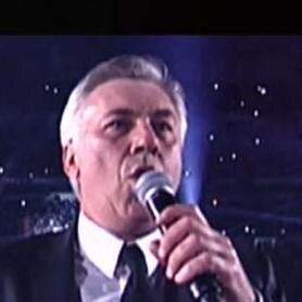 (PARODIA) CANTANTE. Mi ceja guia el camino. Me gustan los chicles. Pacificador. Mejor que Mou. Gane la decima.