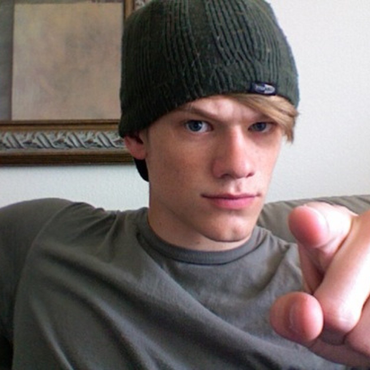 Well, hi, my name is Jamie. Hermano de cierta pelirroja. Ravenclaw «Tess, I love you, and I'll untill the sun stop shinning» Lomi, a ti tambien, viste.