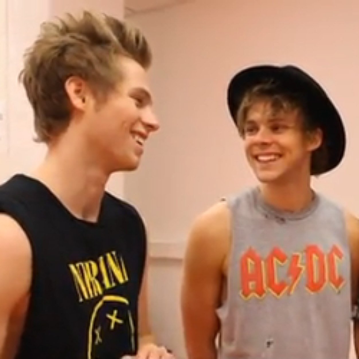 You deffinetly should follow @ashtonftlrh_ because she gave you a free follow x