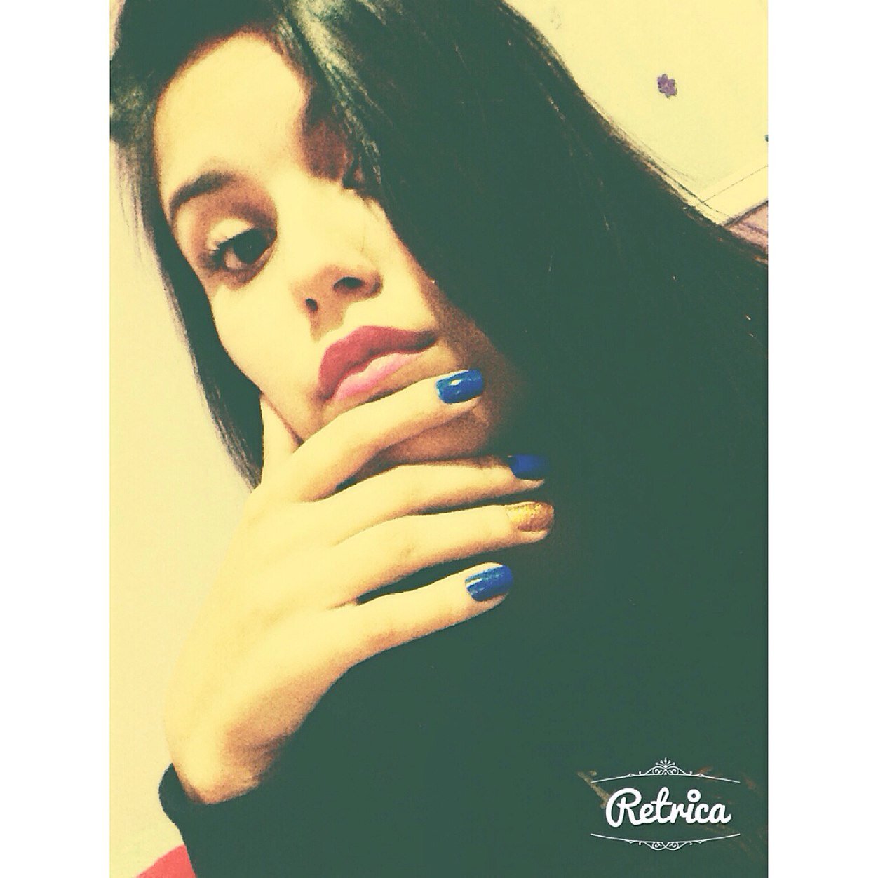 Fria como neblina.