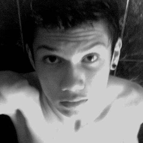 EL chiko que no se hace problema x nadaaa XD AhreeEEE