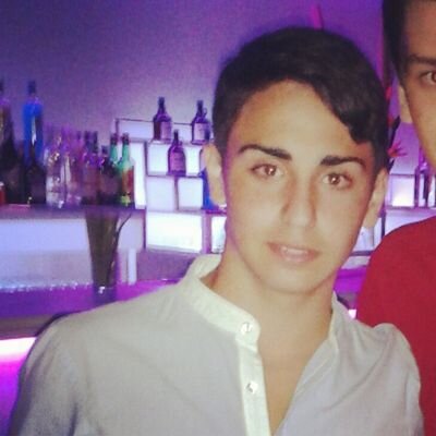 Del 99. Estudiande del IES Los Alcores y jugador del Atco viso :)