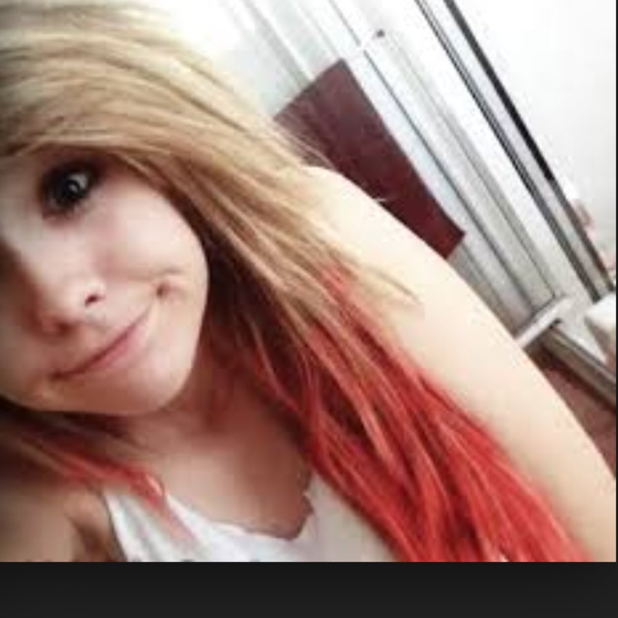 13 im singlee i like food and taking selfie️ idk what else to say.. Bye✌️