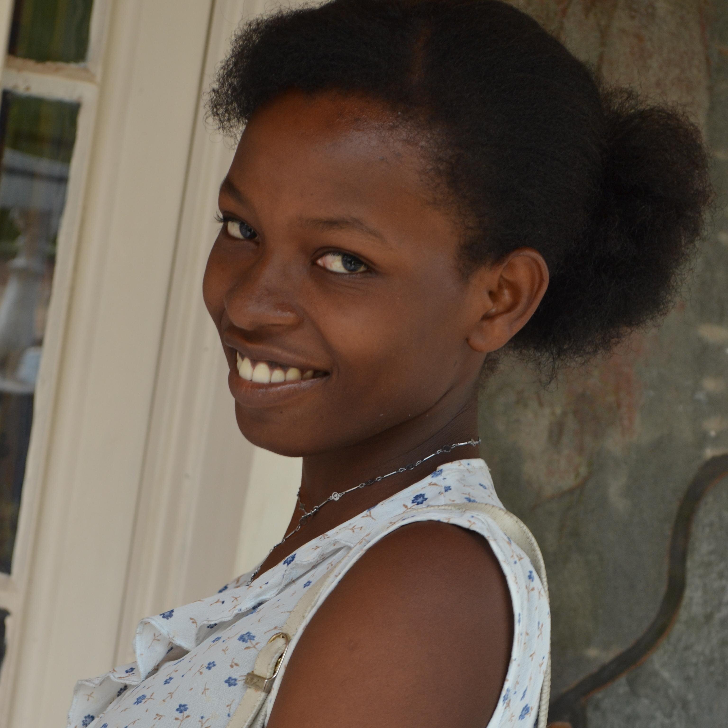 A student who is a hard worker and confident on what she does. I like to be with people.