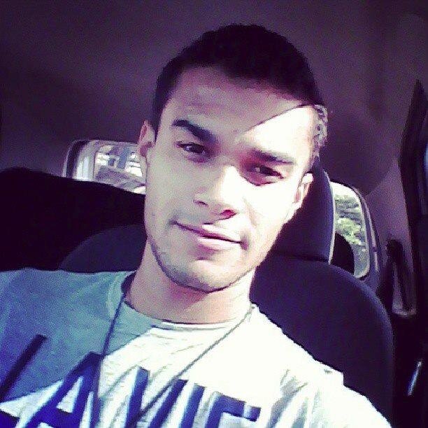 Um Chato com 24 Anos, Evangélico, Solteiro, Cursando Gestão TI no Unipê, Corintiano não Fanático, etcs... Obs: Sigo Quem eu Conheço, Me Pede ou +/- Me Segue! :P