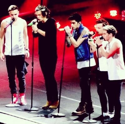 ♡ Follow @1DLooksSoPerf and ask for a follow back. ♡