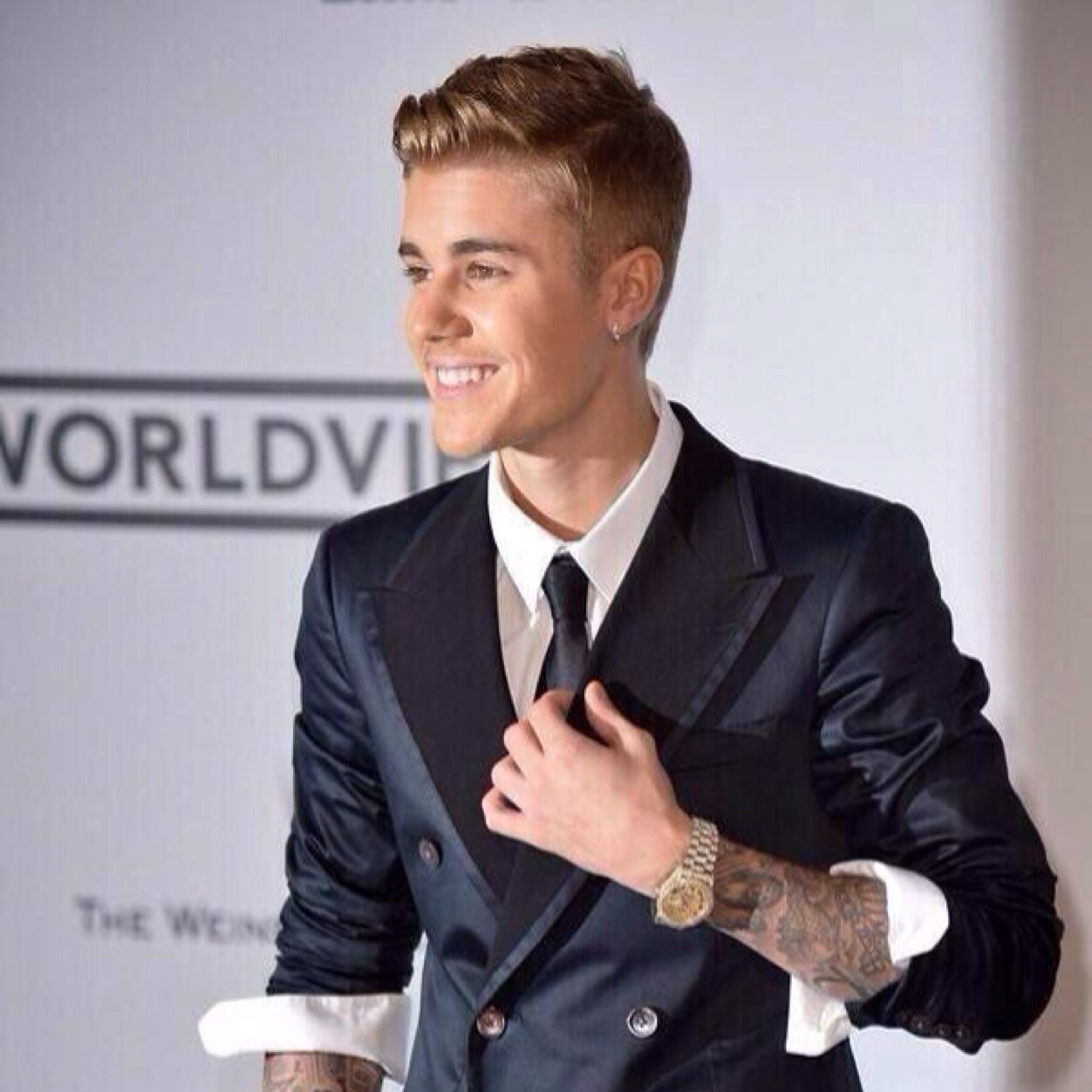 Justin is like a book. He gets judged by his cover, but no one knows the story || STILL WAITING FOR JUSTIN TO FOLLOW ||