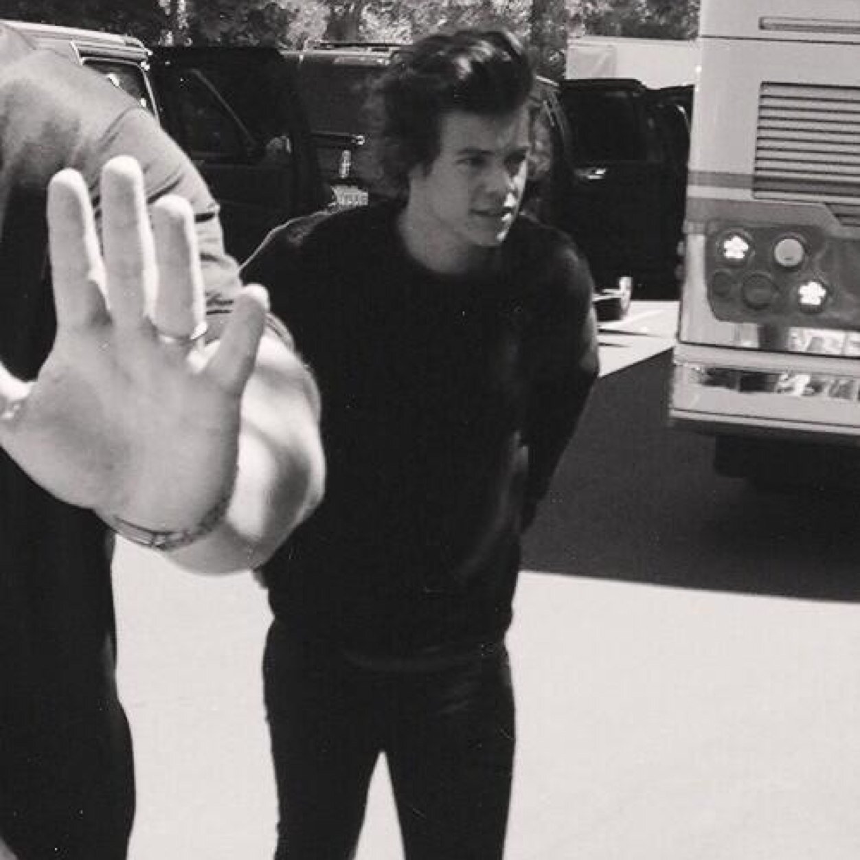 Hiii you should follow @radicxldude because she gave you this free follow :)