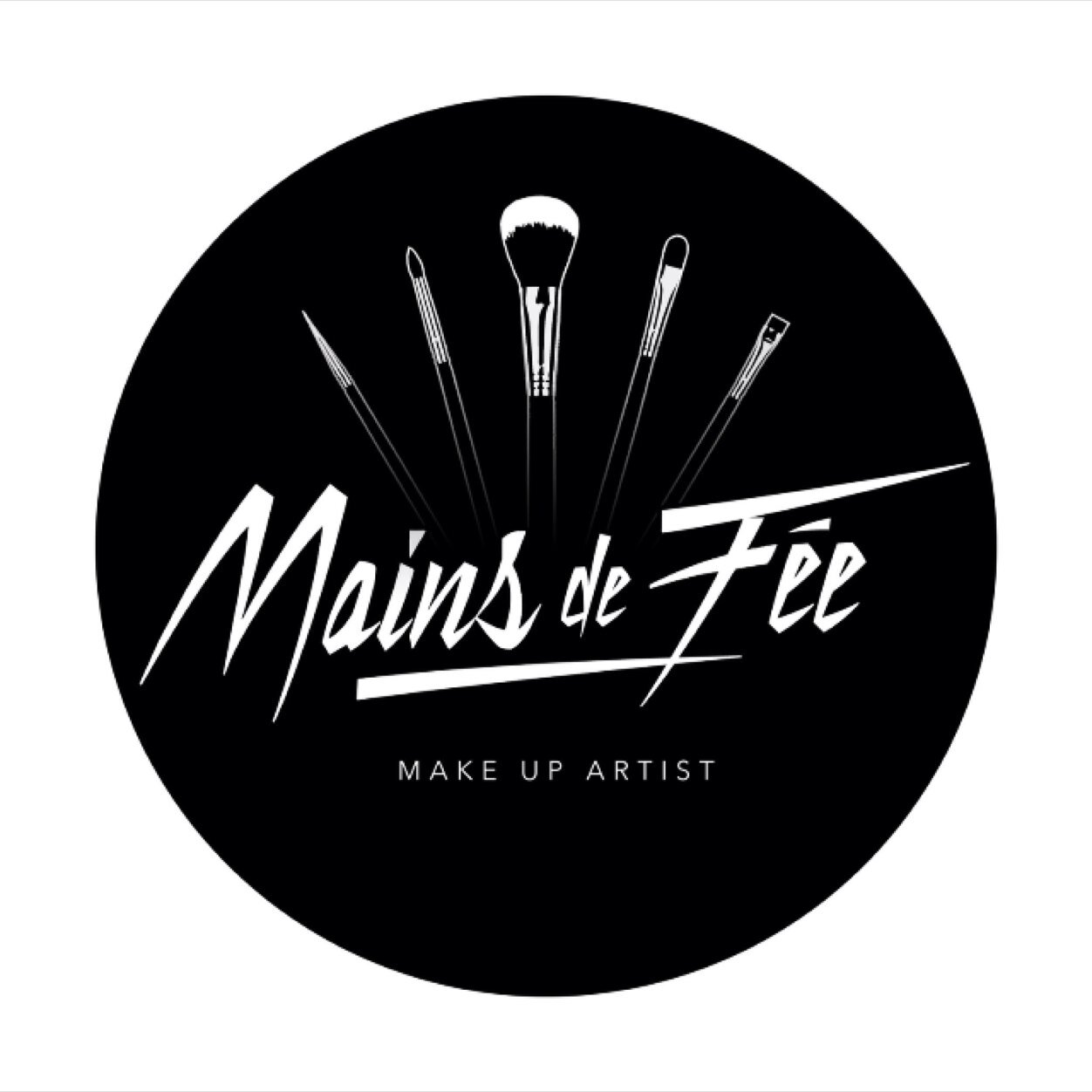 Mainsdefee's profile picture. Make Up Artist 
Paris