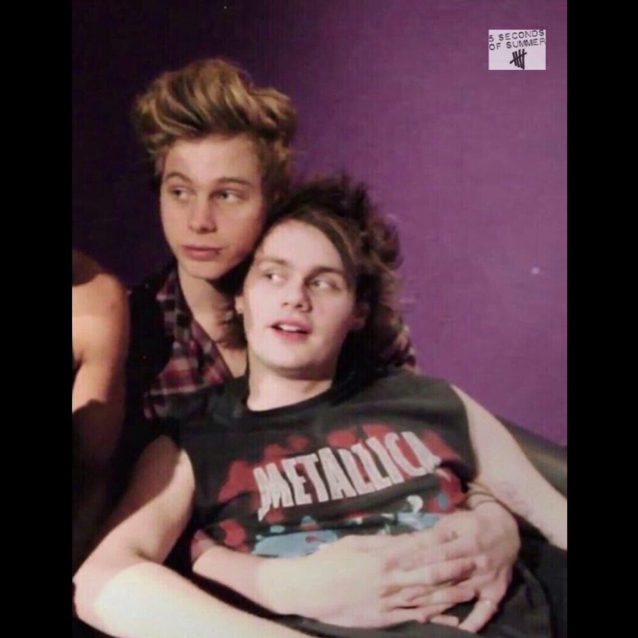 Hiiiiii, please follow @mintyclxfford because she loves you a lot and she gave you this free follow☺️