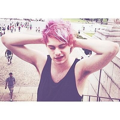 everything will be alright if you keep me next to you
you don't know about me but I bet you want to