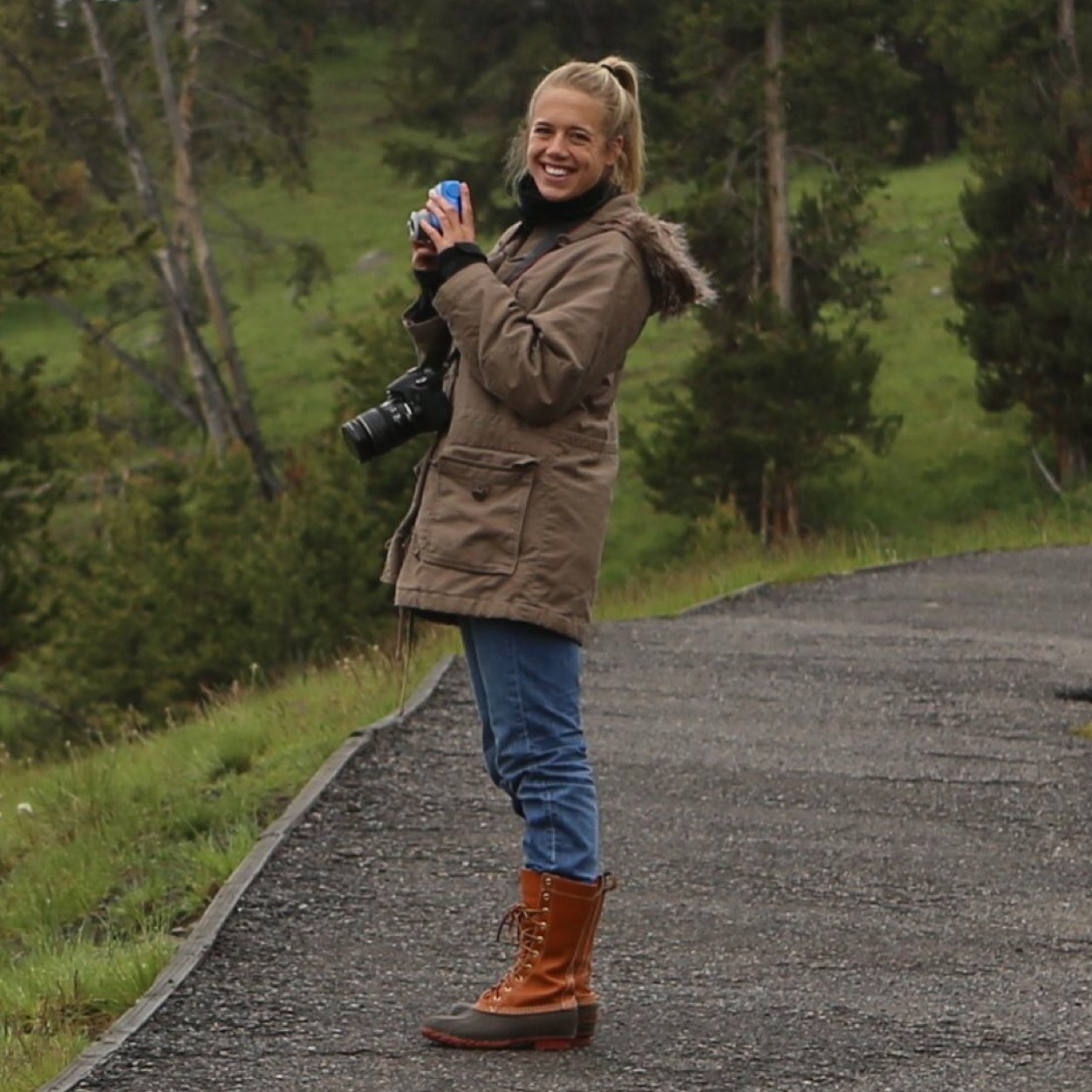 LAZZgetITon's profile picture. i fall...a lot